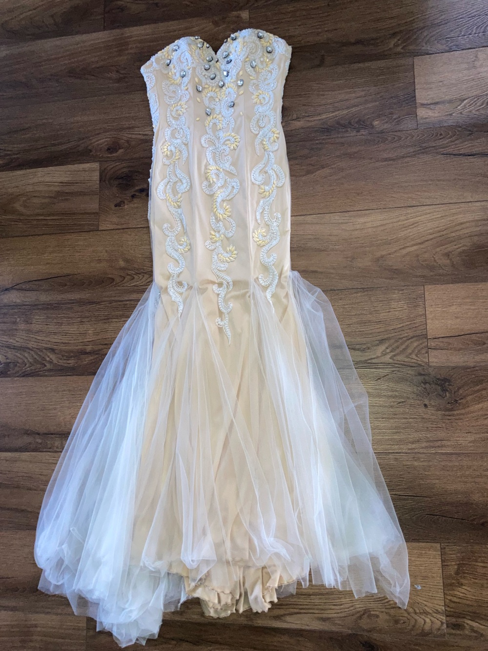 Jovani Ivory and white Embroidered Tulle sequin and beaded Gown size 0